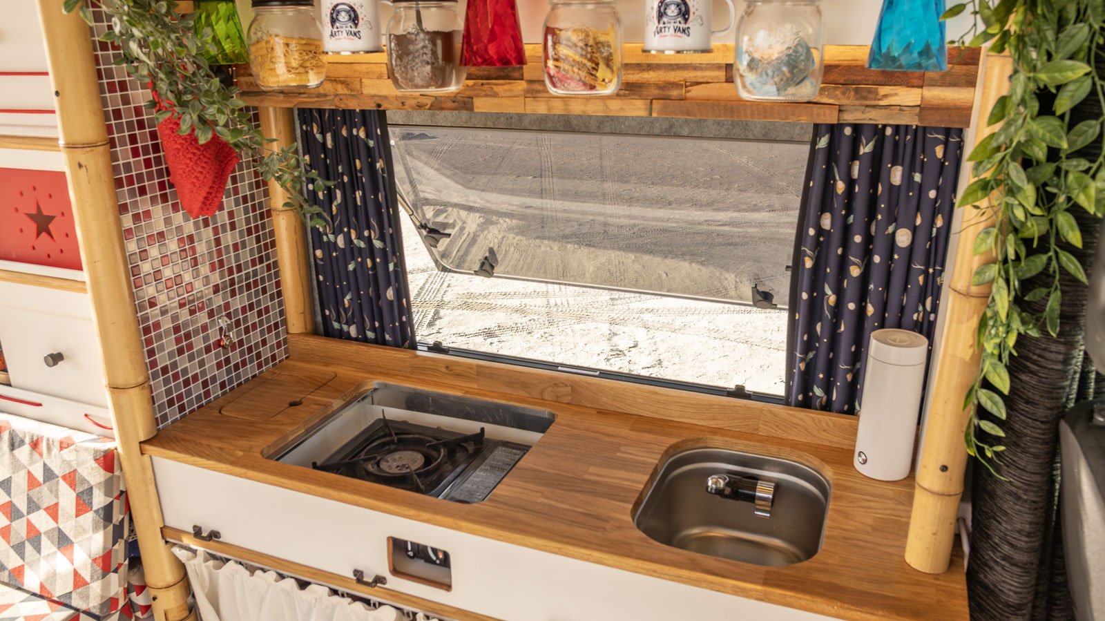 Innenausbau einer Arty Van Camper Creation