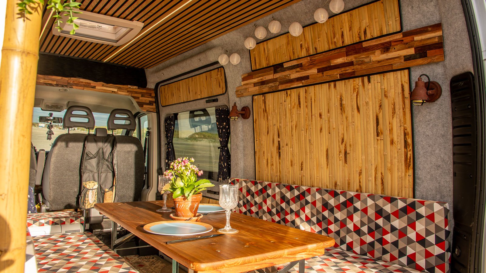 Innenausbau einer Arty Van Camper Creation