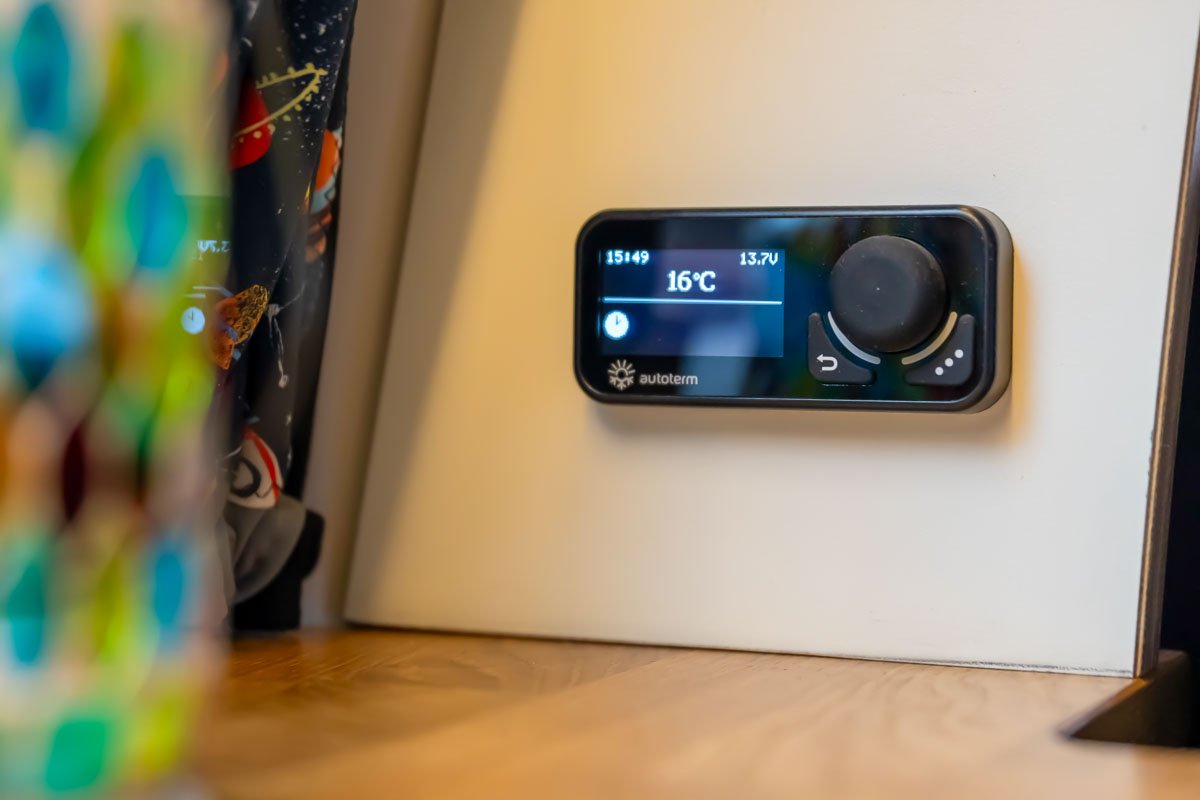 Arty Vans Creations VW T6 Bulli Innenraum - Detail Komfortbedienung Autoterm Standheizung