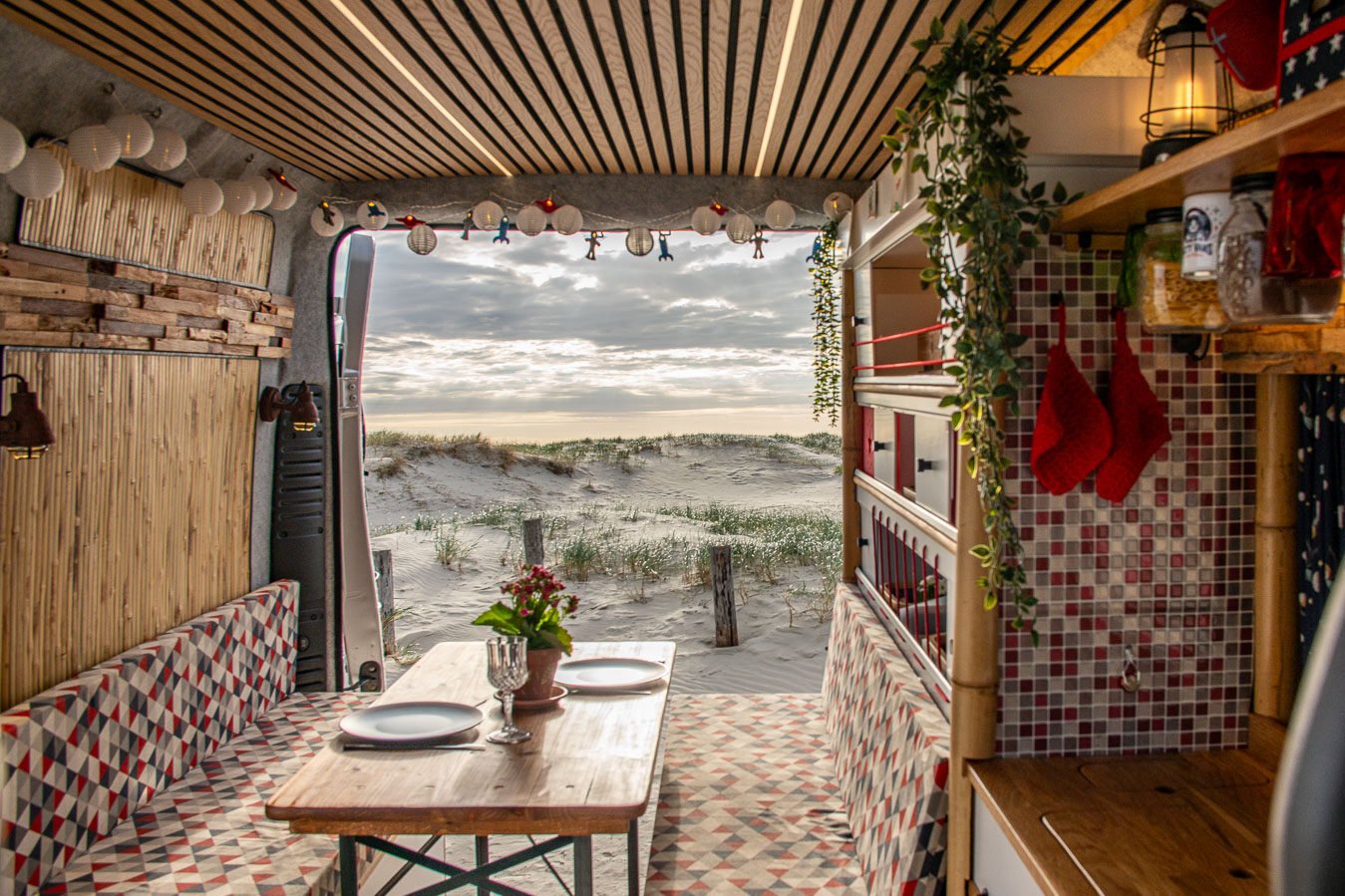 Innenausbau einer Arty Van Camper Creation